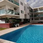 公寓 Modern With Sunny South Facing Terrace