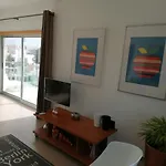 شقة Modern With Sunny South Facing Terrace