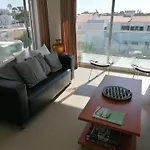 Modern With Sunny South Facing Terrace Apartmán