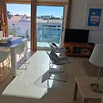 Modern With Sunny South Facing Terrace Apartmán