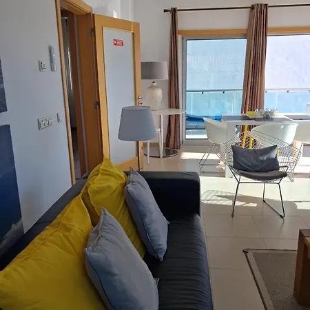 Modern With Sunny South Facing Terrace البوفيرا