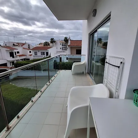 Διαμέρισμα Modern With Sunny South Facing Terrace Αλμπουφέιρα